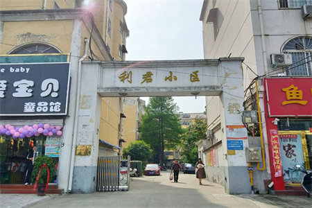 明湖中学附近世尊华府3室2厅1卫75万103m2精装修出售